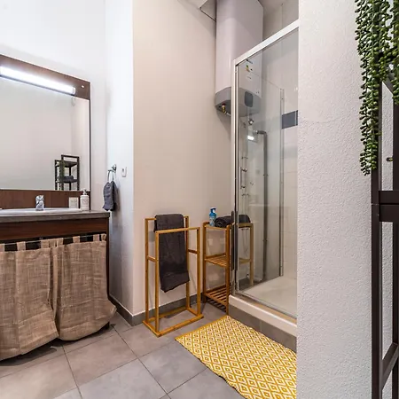 Cosy Lille I - - Hypercentre - Parking Securise - Wifi - Netflix - Cuisine アパート