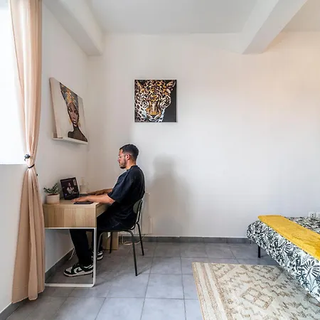 Cosy Lille I - - Hypercentre - Parking Securise - Wifi - Netflix - Cuisine アパート *